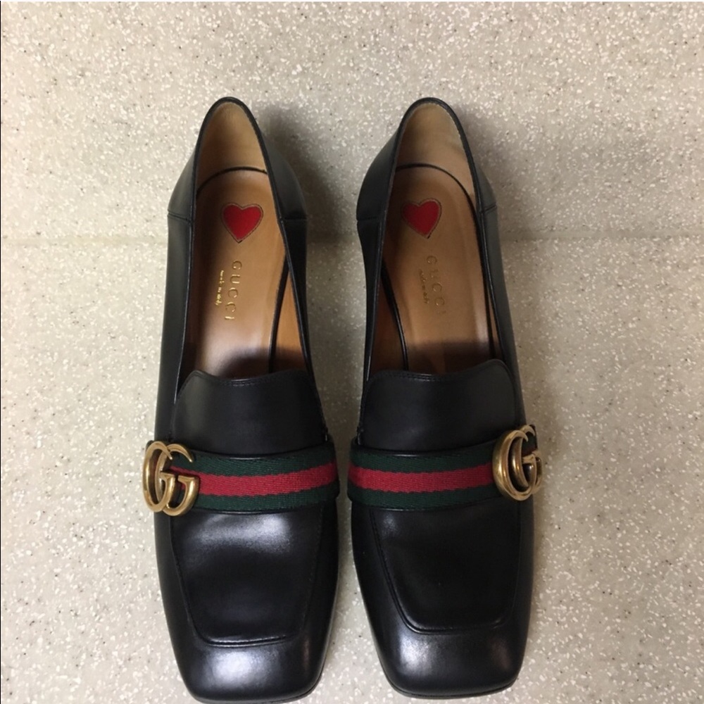 Gucci Black Leather Loafers with Gold and Green-Red Stripe